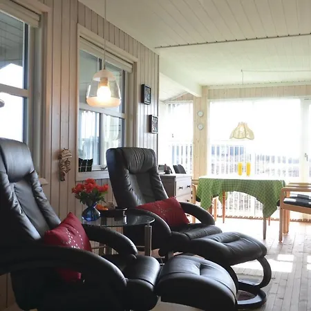 2 Bedroom Amazing In Hvide Sande Holiday home Bjerregard