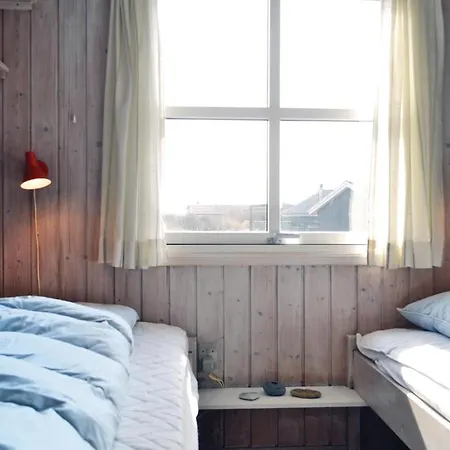 2 Bedroom Amazing In Hvide Sande Holiday home *